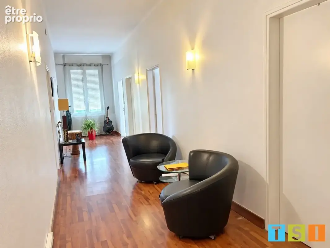 Appartement T4 de 112 m² avec ascenseur, à proximité du centre-ville - photo 9
