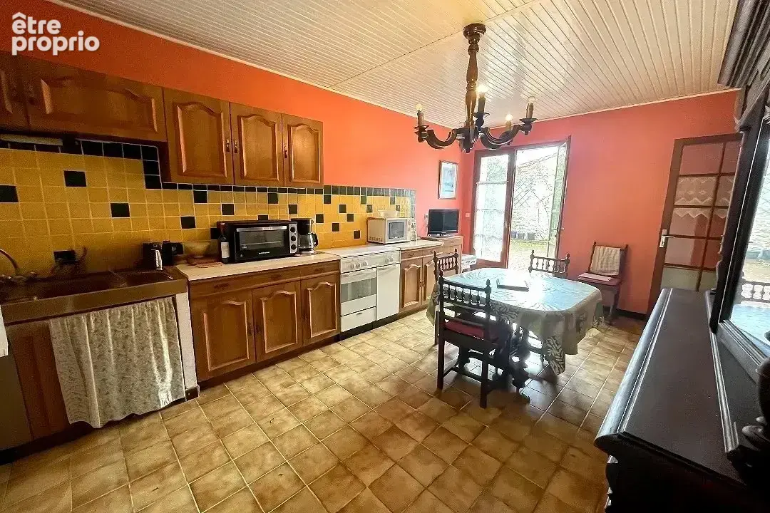 Maison de caractère avec  6 chambres, piscine et bel espace extérieur - photo 3