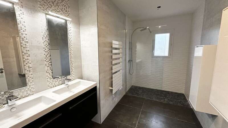 Maison à SAINT-JEAN-D'ILLAC