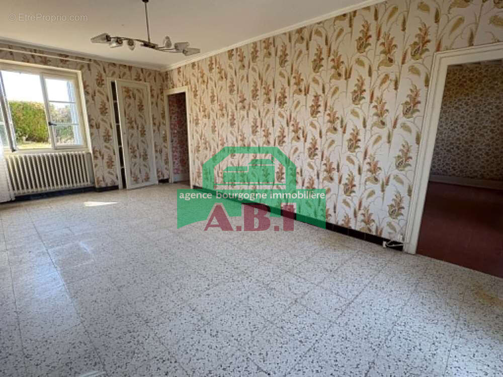58, secteur Moraches - Ancien corps de ferme indépendant sur 3200m2 de terrain. - photo 10