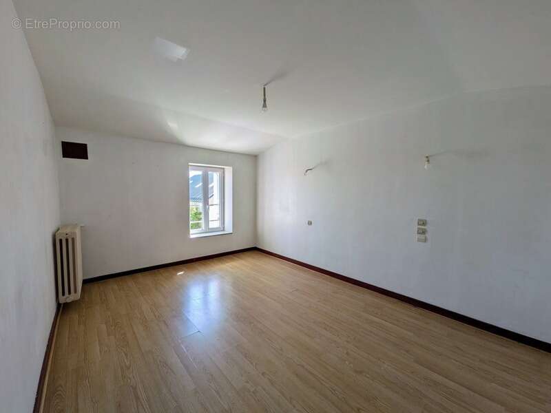 Maison à LES CERQUEUX