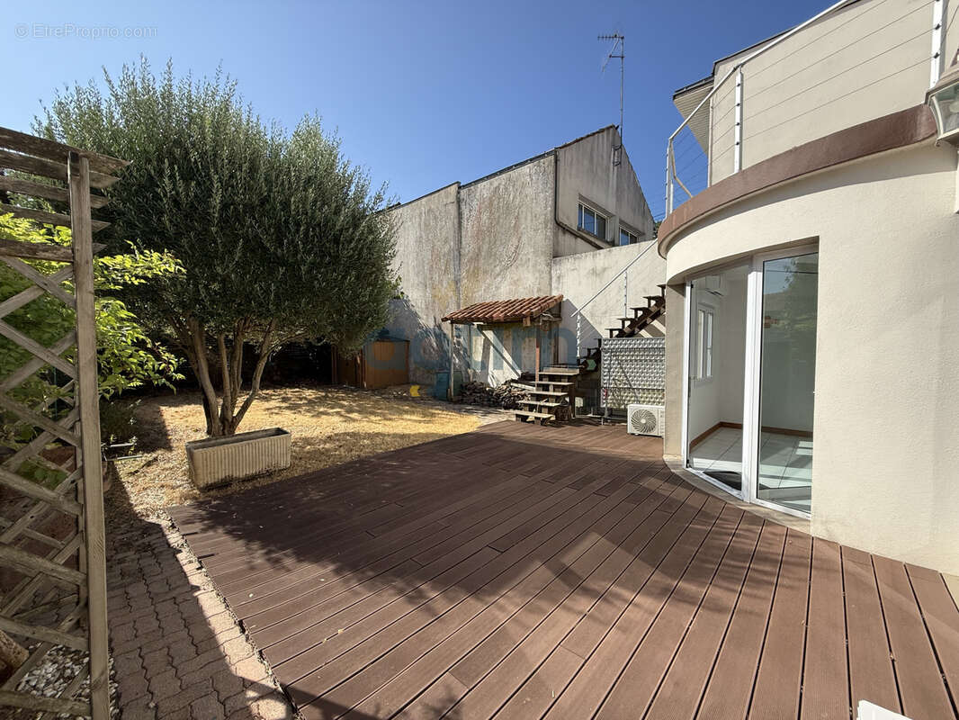 Maison familiale avec vie de plain-pied, véranda et jardin   La Roche-sur-Yon - photo 12