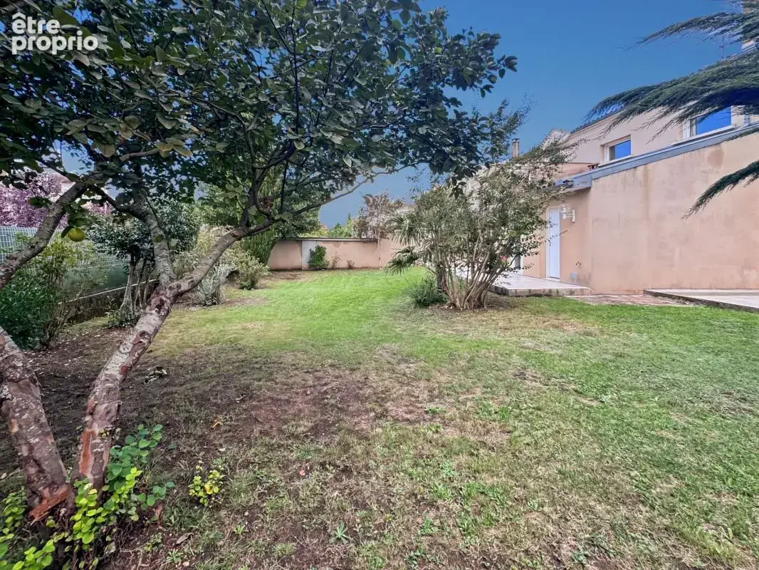 Clos chassaing /magnifique maison de ville / 5 chambres/ 3 sdb / jardin plat + terrasses/ garage et grand stationnement - photo 31