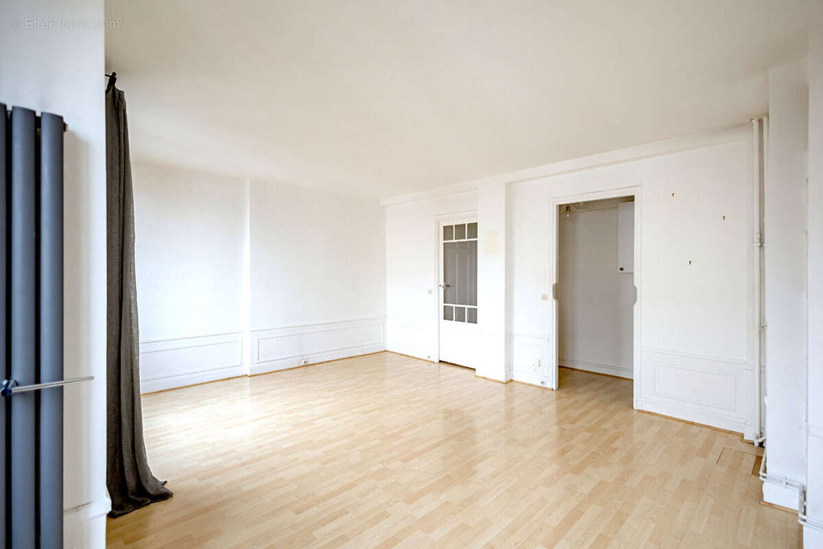Appartement à PARIS-14E