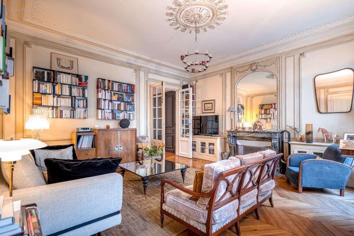 Appartement à PARIS-1E