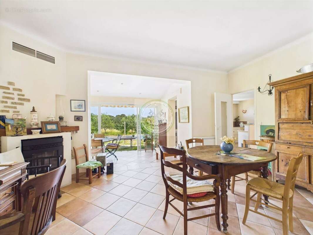 Maison à BAGNOLS-EN-FORET