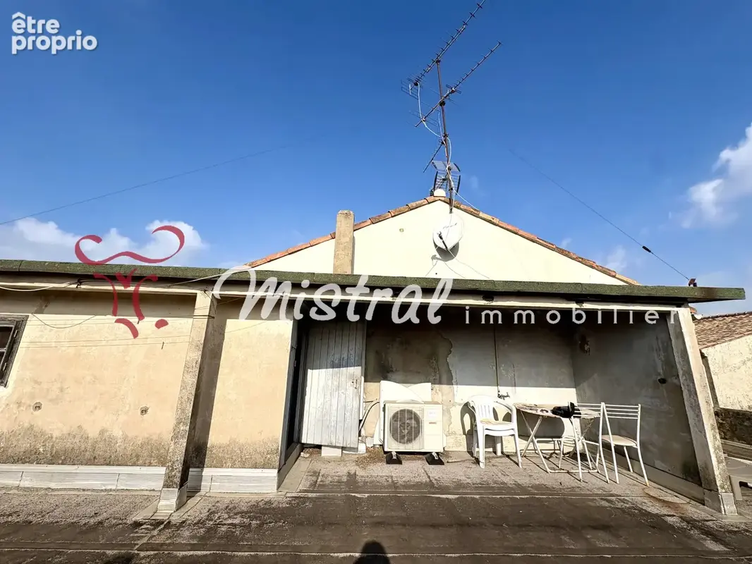 Aigues mortes appartement avec terrasse et local commercial - photo 9