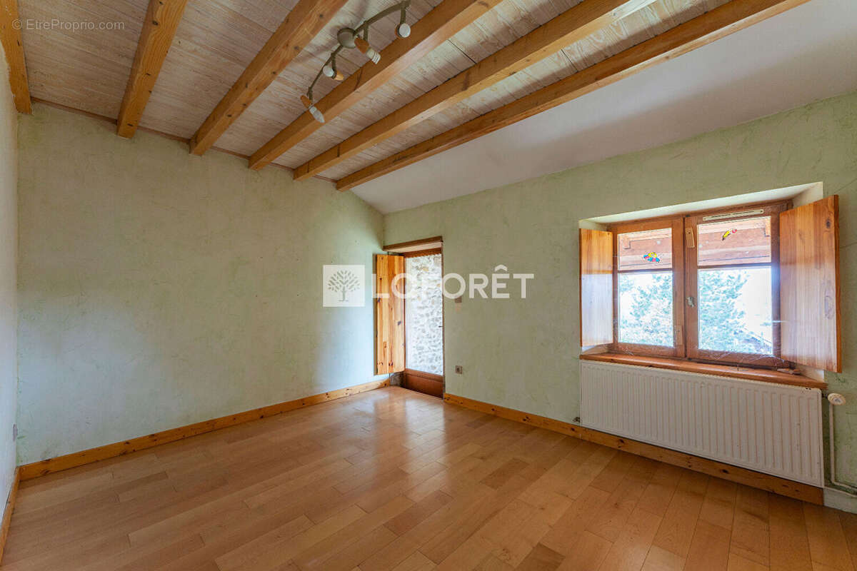 Maison à LA TOUR-DE-SALVAGNY