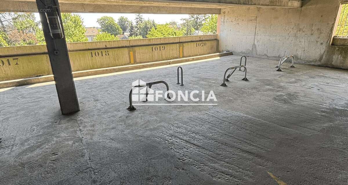 Evry-Courcouronnes - lot de 11 places de parkings intérieurs en silo - photo 2
