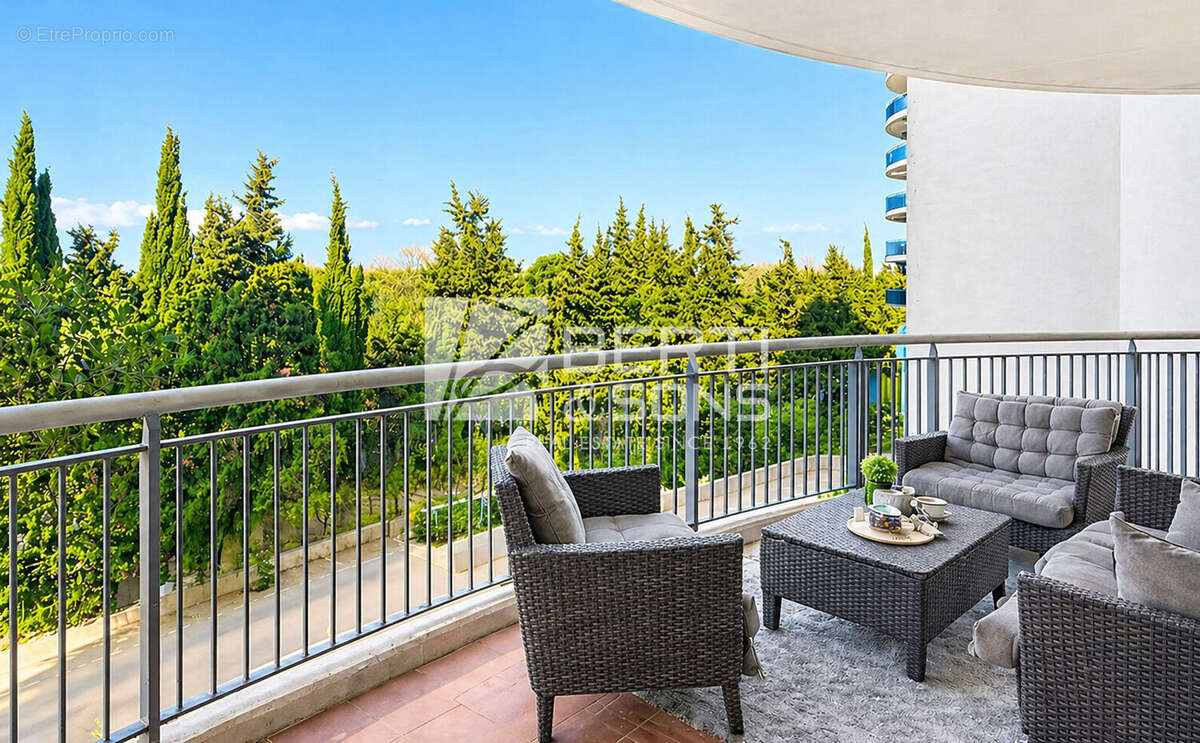 Exclusivite - la napoule - 2 pieces 46 m² avec belle terrasse, piscine, cave et garage - photo 2
