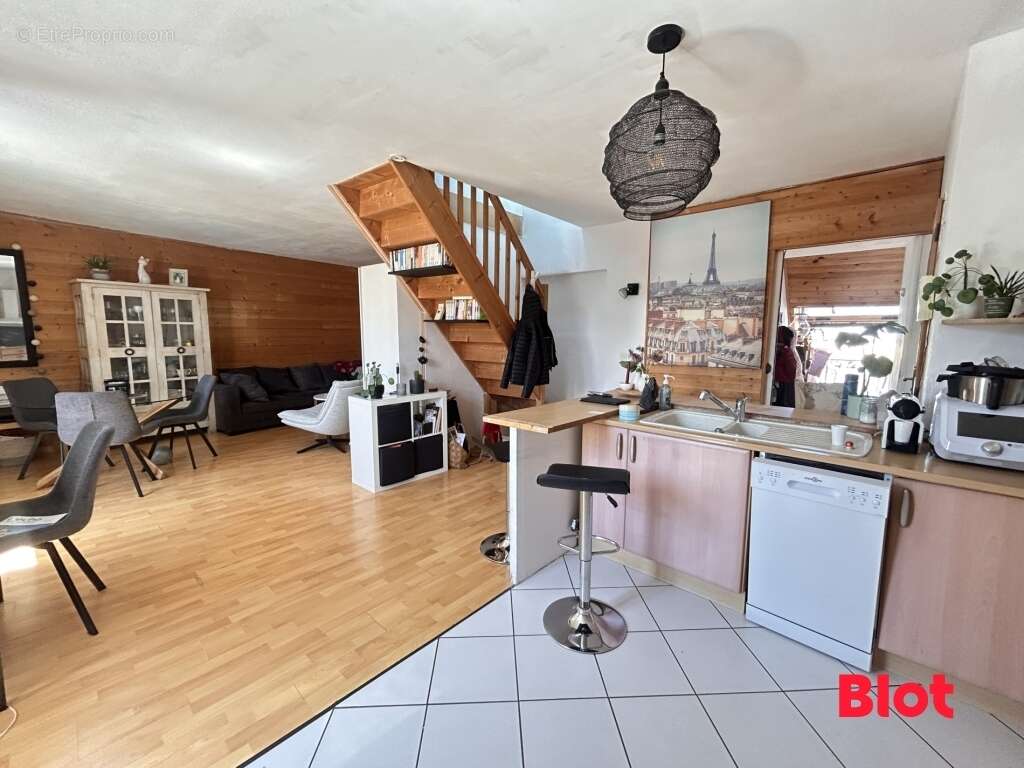 Appartement 71 m² à Saint-Meloir-Des-Ondes  - photo 4