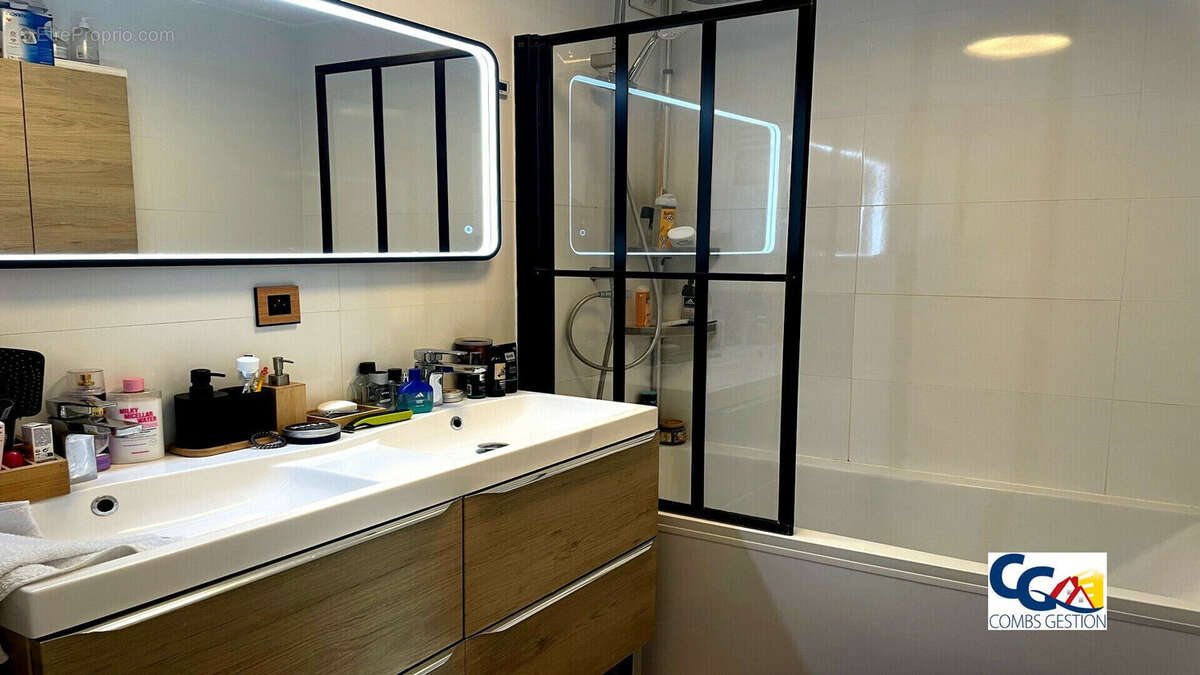 Appartement à COMBS-LA-VILLE