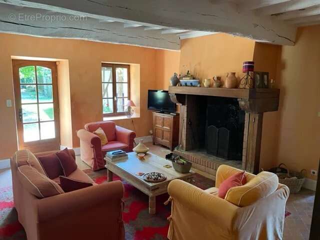 Maison de caractère avec 4 chambres sur 'environ 7318 m². - photo 14