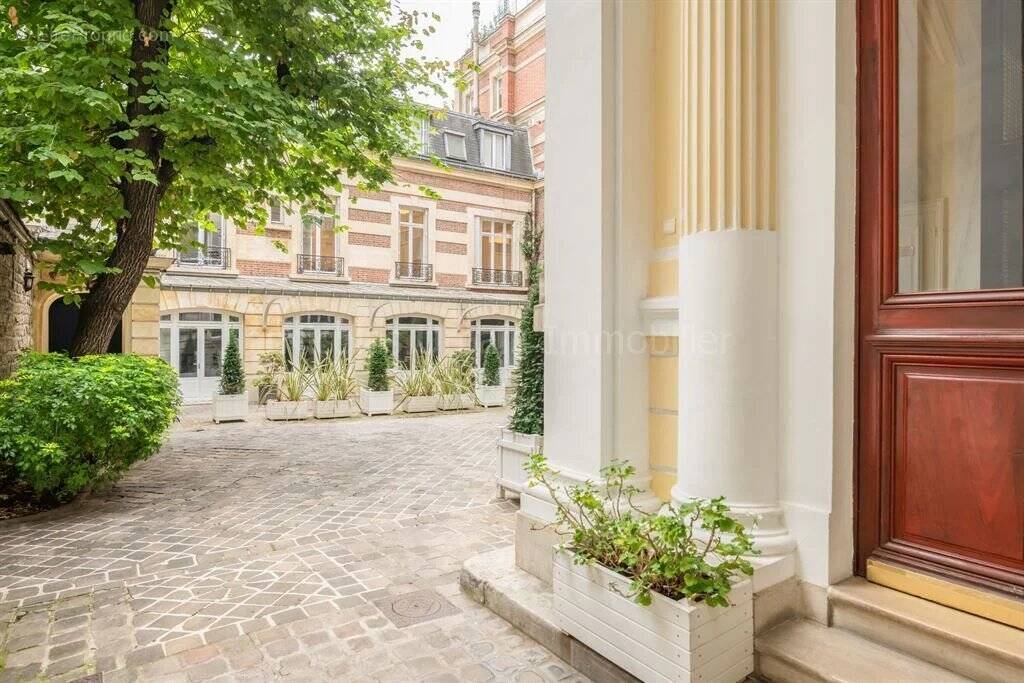 Appartement à PARIS-7E