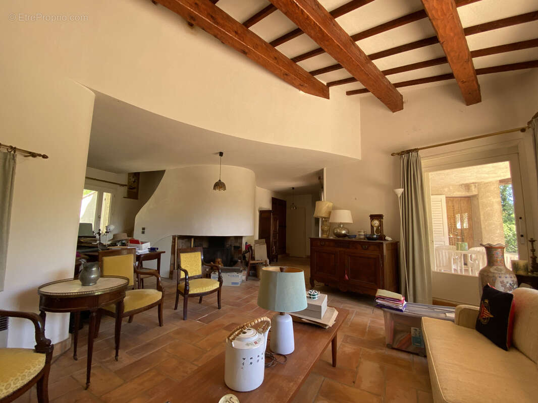 Maison à LE REVEST-LES-EAUX
