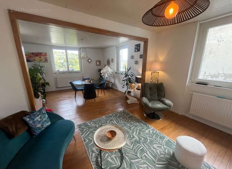 Maison à DECAZEVILLE