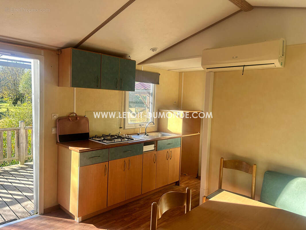 Maison à SAINT-VINCENT-DE-CONNEZAC