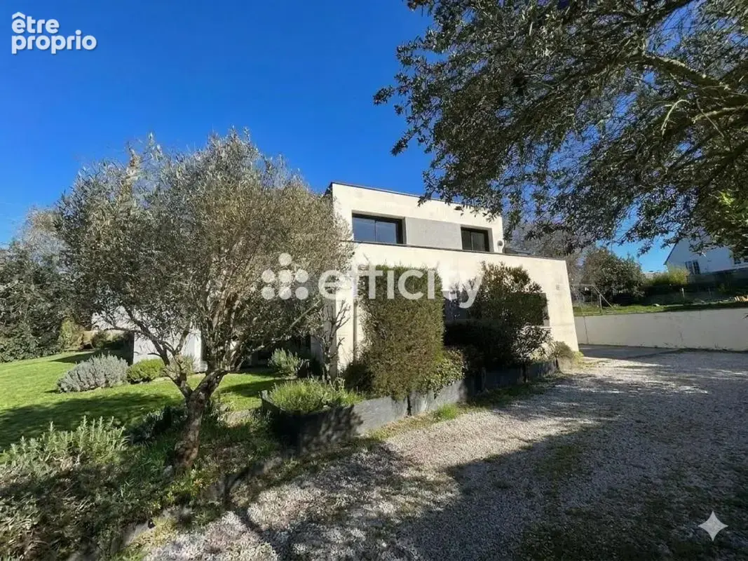 Maison 206 m² à Vezin-Le-Coquet  - photo 1