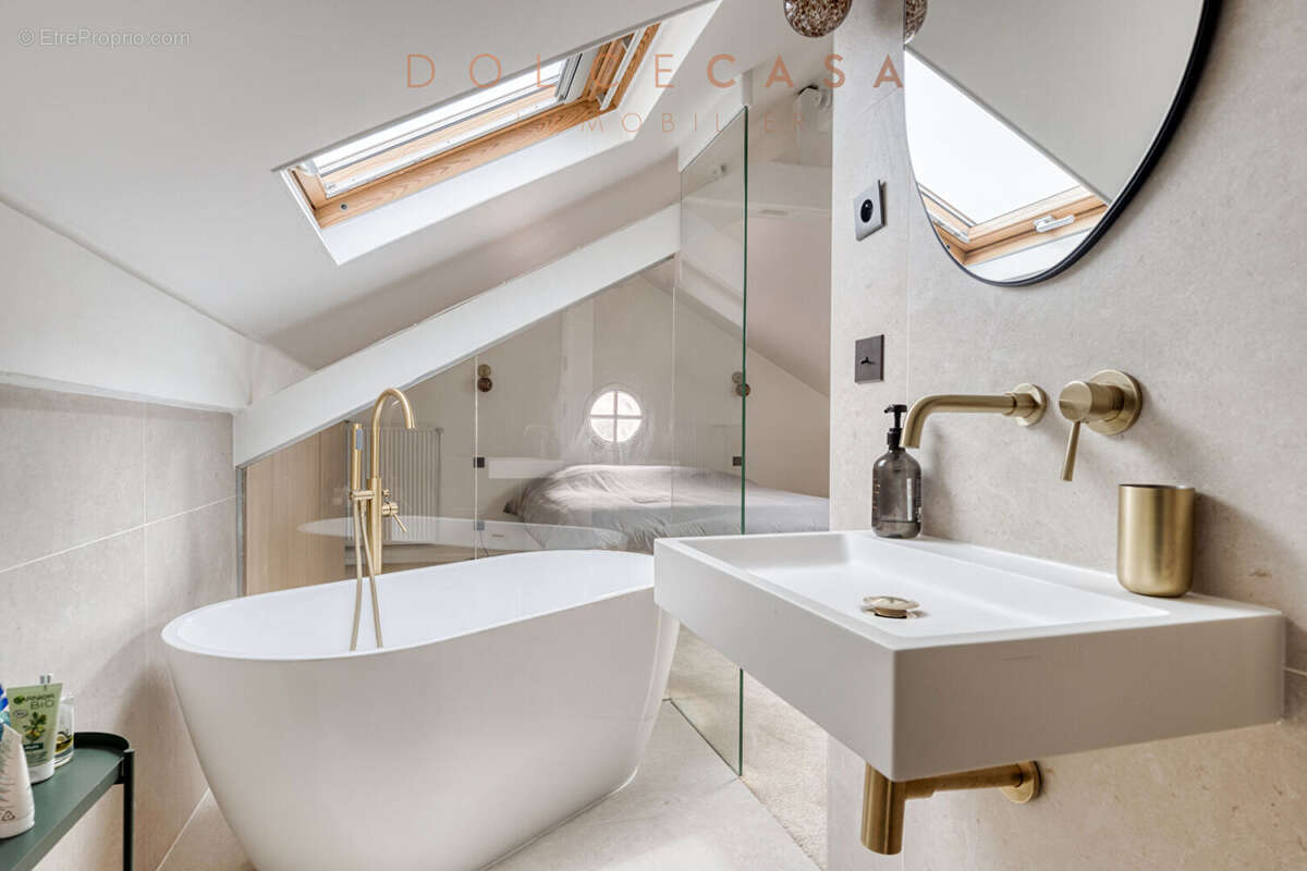 Limite NOGENT SUR MARNE - Maison de 210 m2 avec dépendance - photo 9