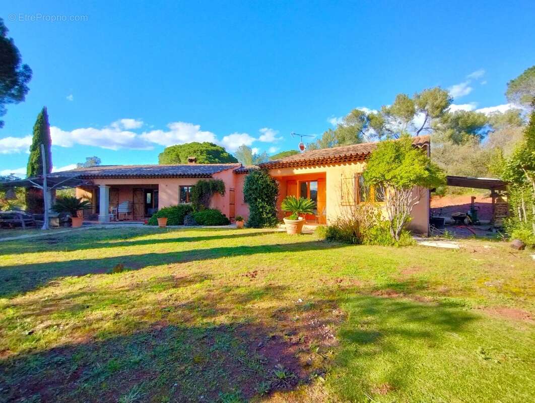 Maison à ROQUEBRUNE-SUR-ARGENS