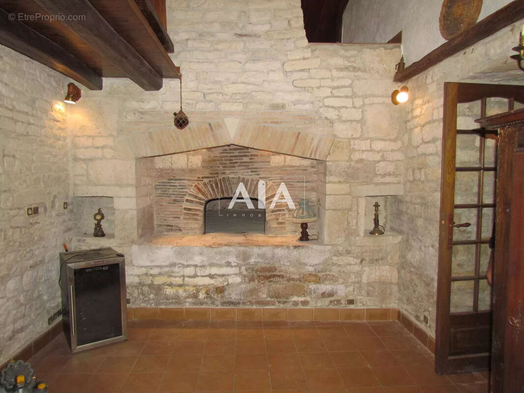 Maison à COURCOME