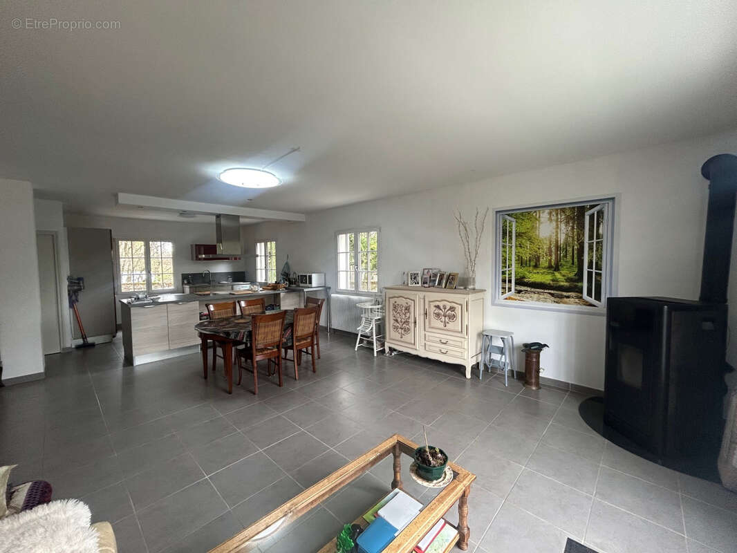 À vendre   Maison familiale de 175 m2   7 pièces   4 chambres   Yèvre-le-Châtel - photo 5
