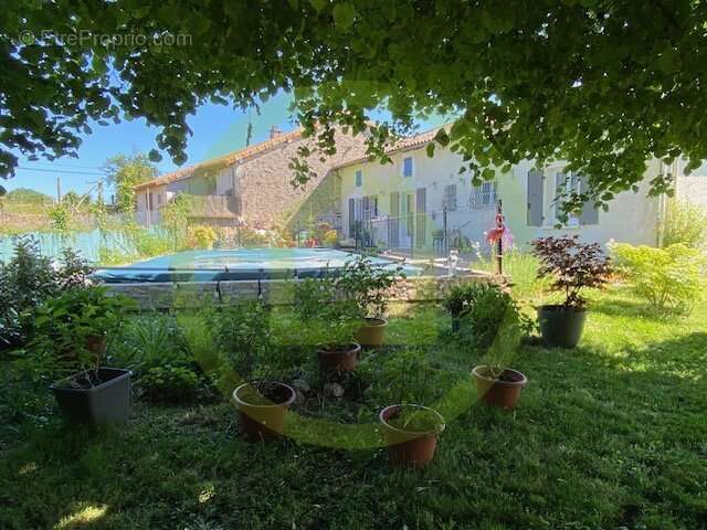 Maison à MONTEMBOEUF