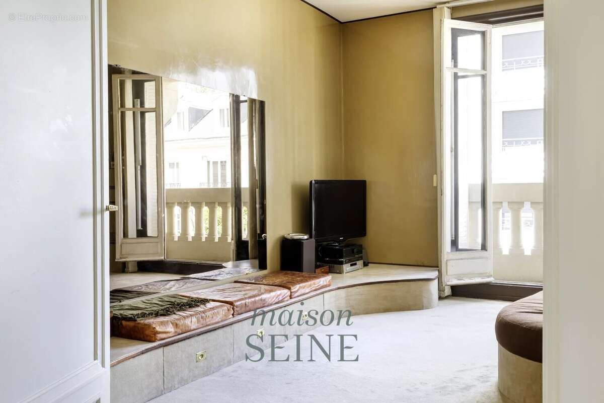 Appartement à NEUILLY-SUR-SEINE