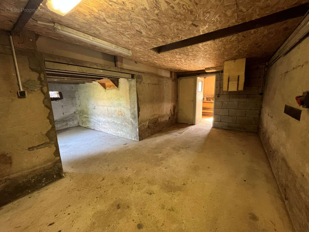 SIMANDRE Proche commerces: villa et dépendances - photo 31