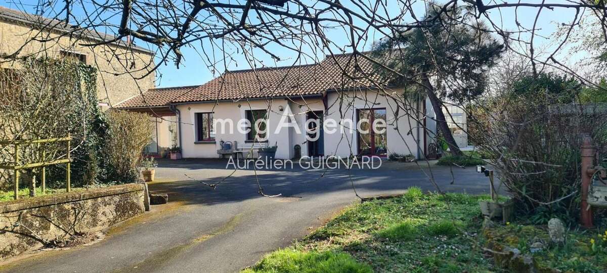 Maison à NUEIL-LES-AUBIERS