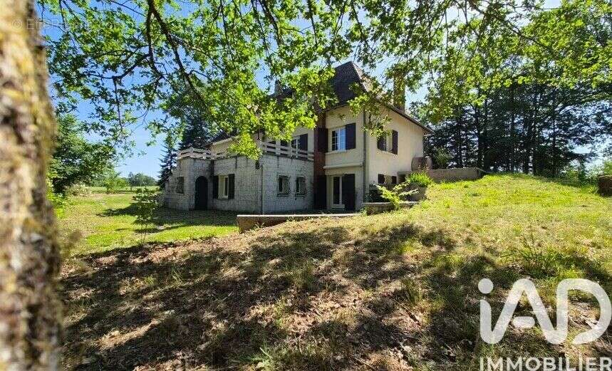 Maison 151 m² à Augignac  - photo 2