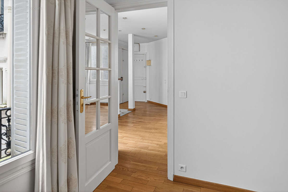 Appartement à PARIS-17E