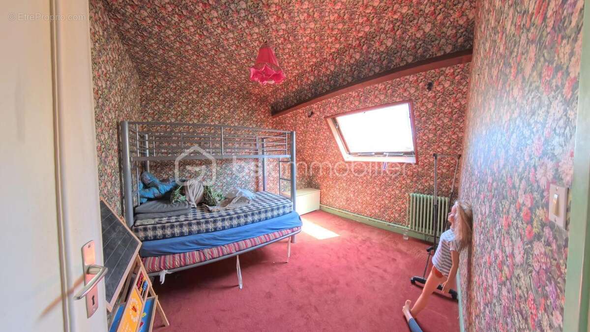 Maison familiale 7 pièces – Environ 130 m² – Grand jardin – Proche centre-ville - photo 15