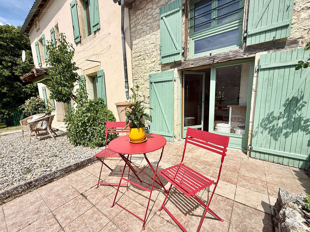 TARN ET GARONNE-PUYLAROQUE -  Maison de campagne  rénovée,3 chambres, avec piscine,et dependance - photo 10