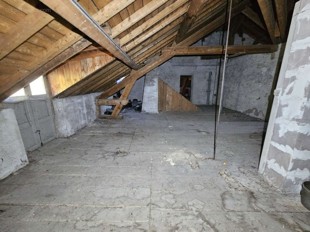 Centre de Lavans-les-Saint-Claude : immeuble à réhabiliter - photo 15