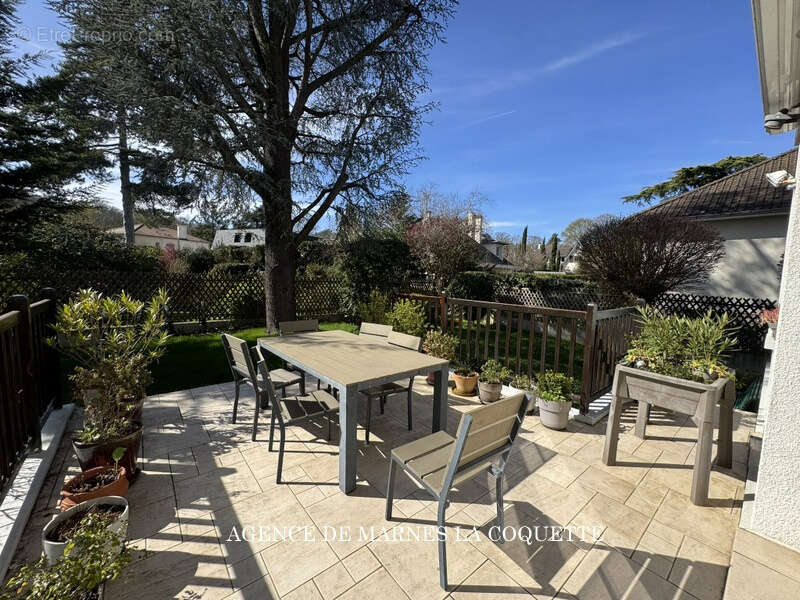 Maison à MARNES-LA-COQUETTE