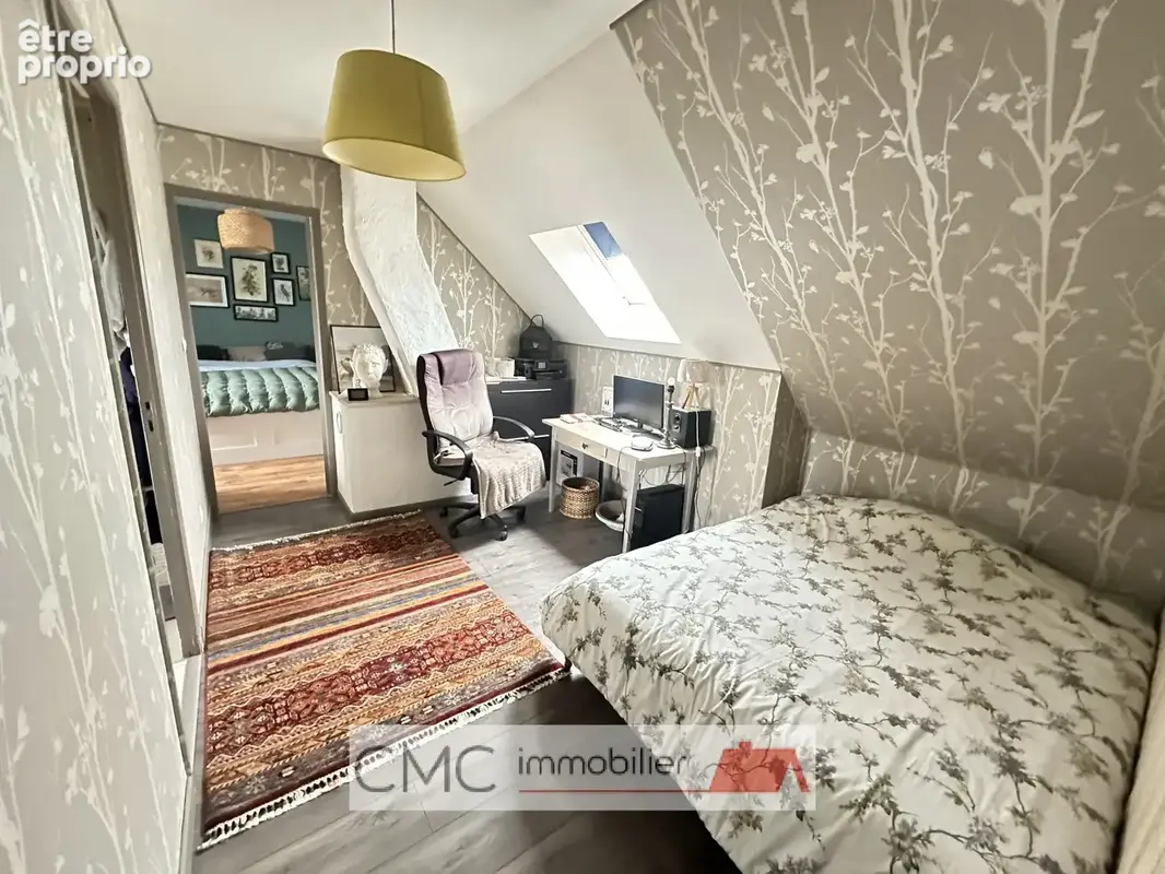 Luce-luisant   une maison lumineuse aux beaux volumes, avec jardin et grands espaces annexes ! - photo 9
