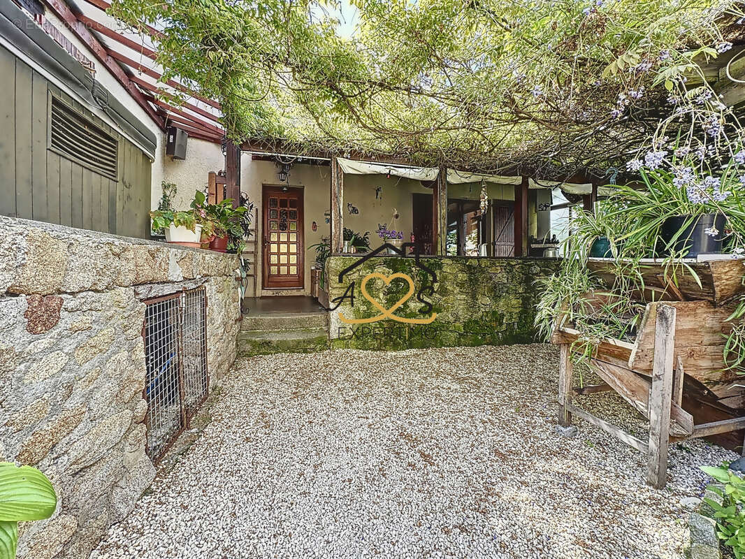 Maison à ISSERTEAUX