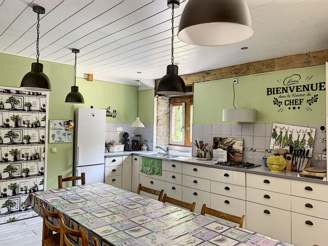 Une bastide du 16ème siècle rénovée de 260 m2 hab., aménagée en 2 logements et annexes, cour intérieure, pisci - photo 19