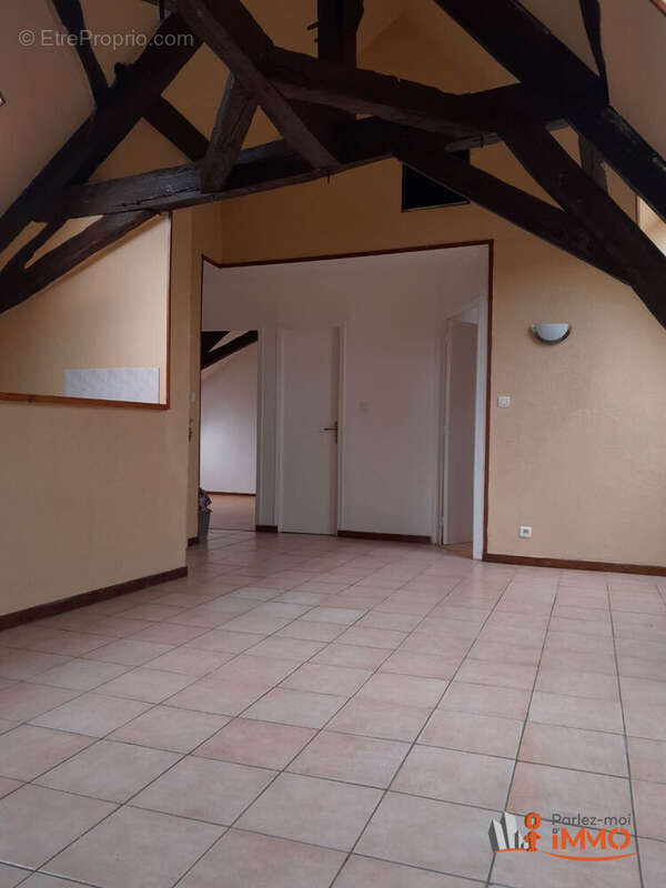 Appartement à COURSON-LES-CARRIERES