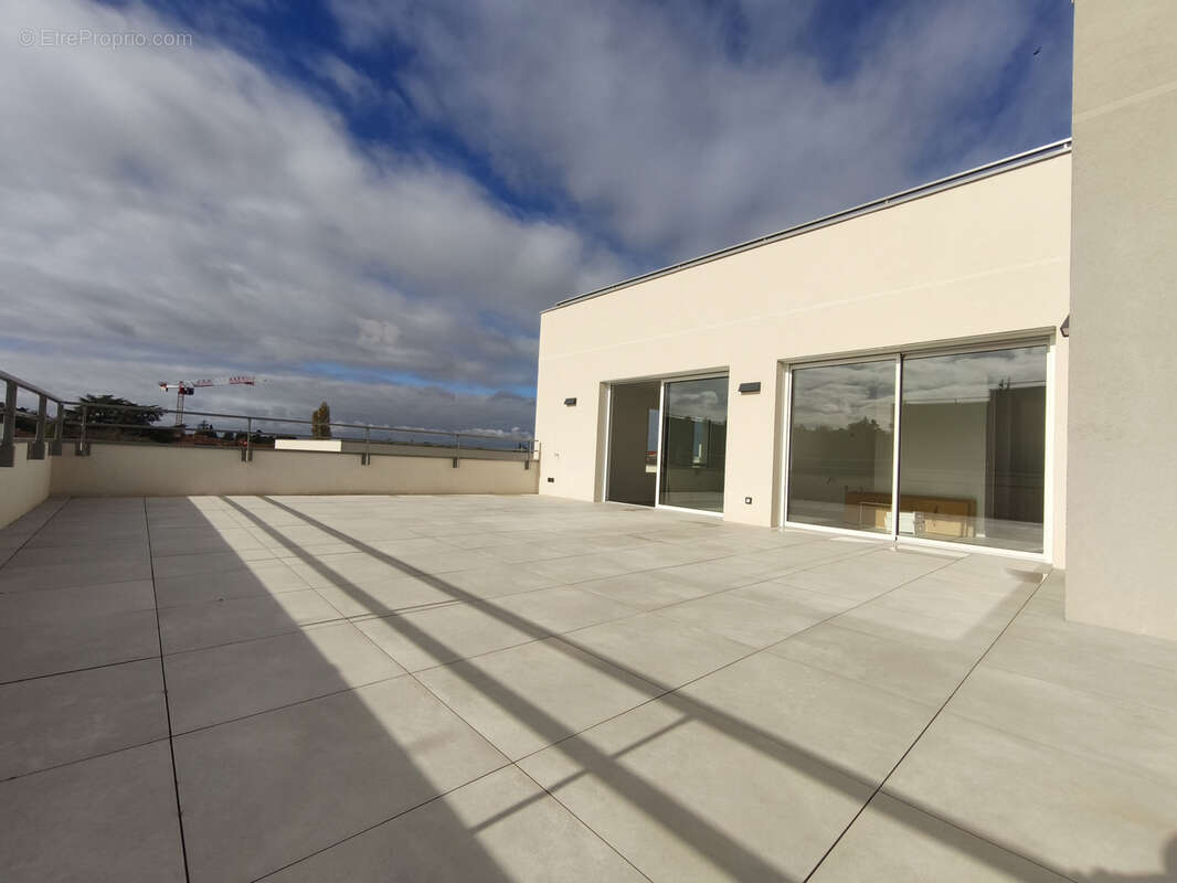 Appartement à PUSIGNAN