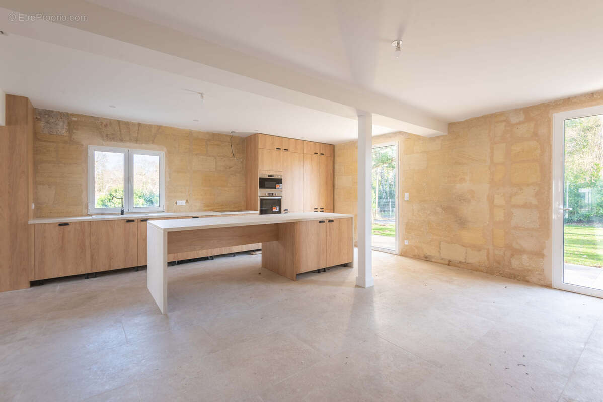 Maison à CAMBLANES-ET-MEYNAC