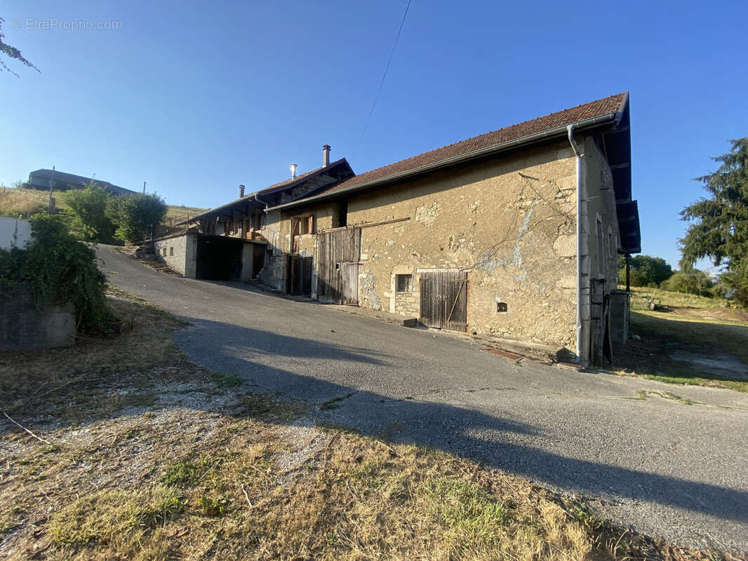 Maison T4 avec dépendances, caves et terrain   Beau potentiel - photo 14