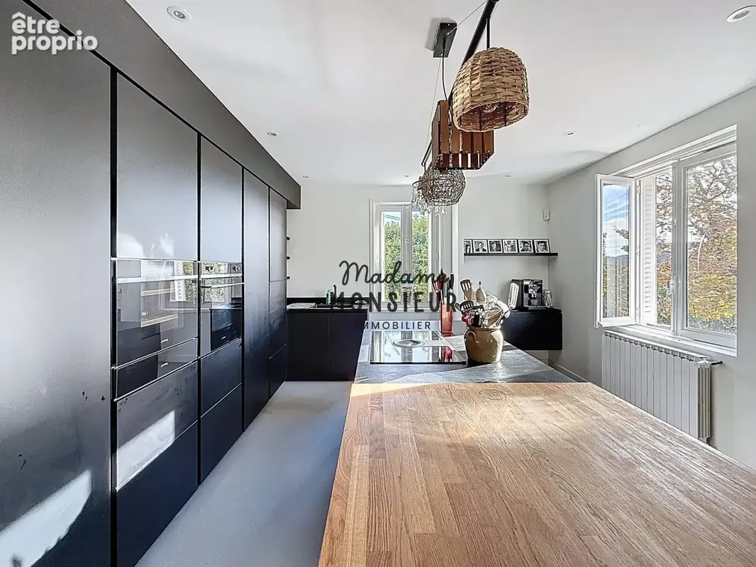 Maison 9 pièces 197 m² à vendre à Bourgoin-Jallieu (38300) - photo 5