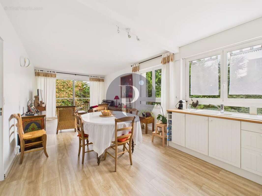 Appartement à VERRIERES-LE-BUISSON