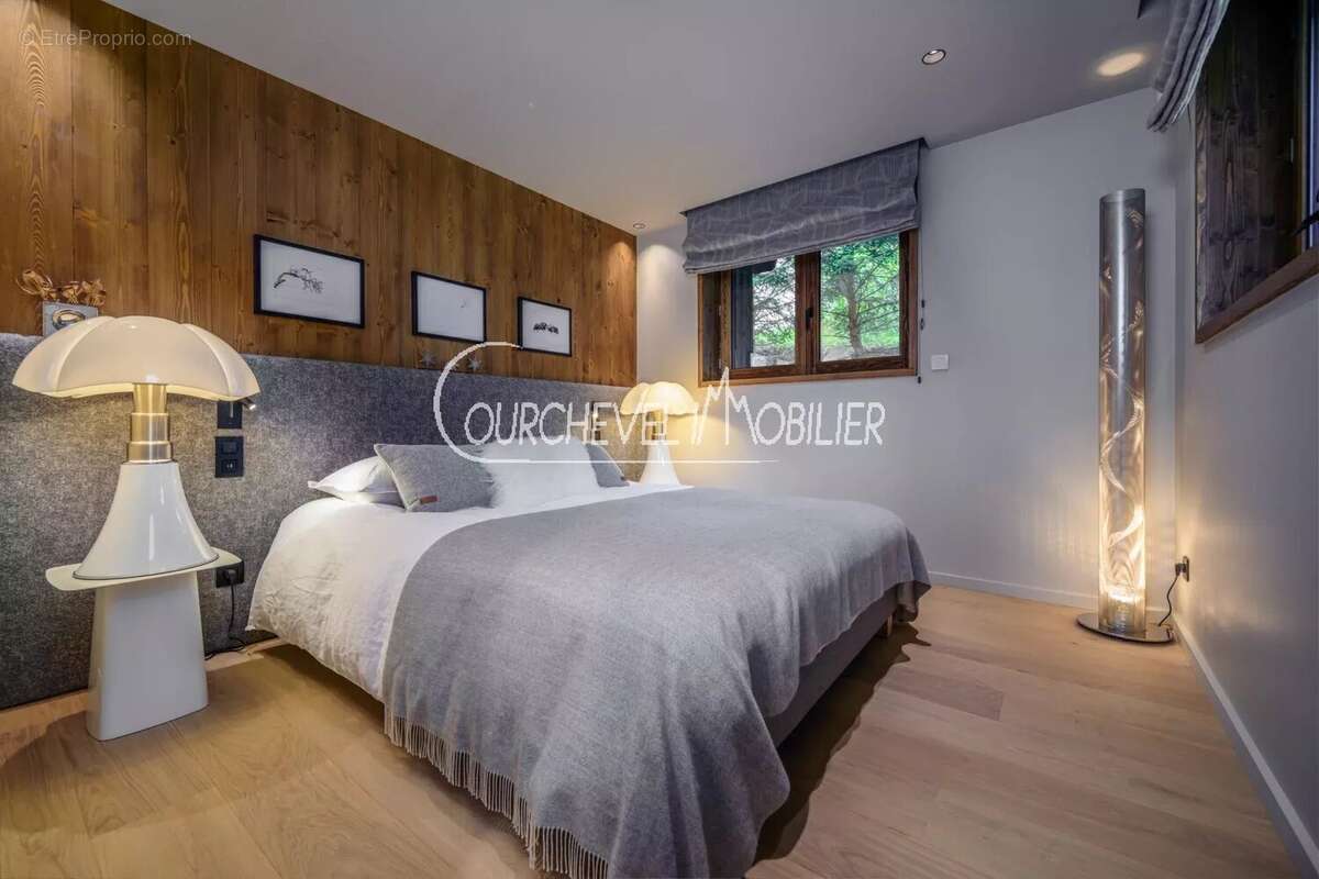 Maison à LES ALLUES