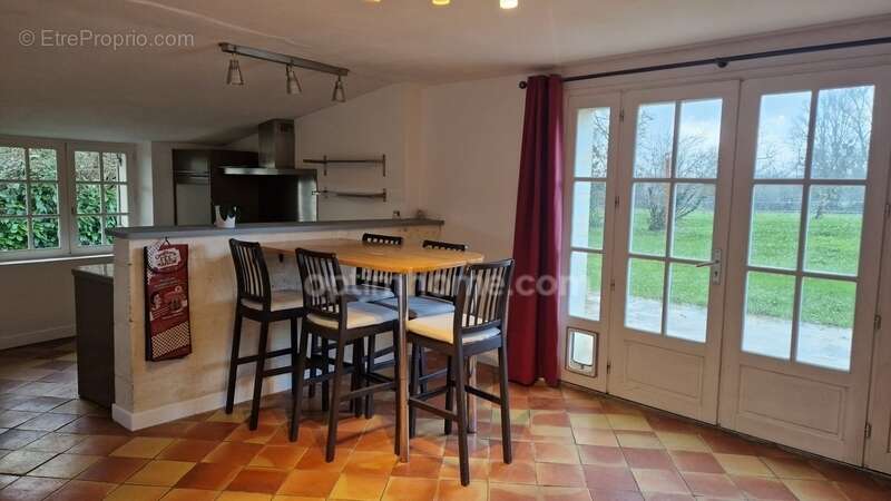 Maison 7 pièces 167m2 sur terrain de 1500 m2 en partie constructible - photo 2