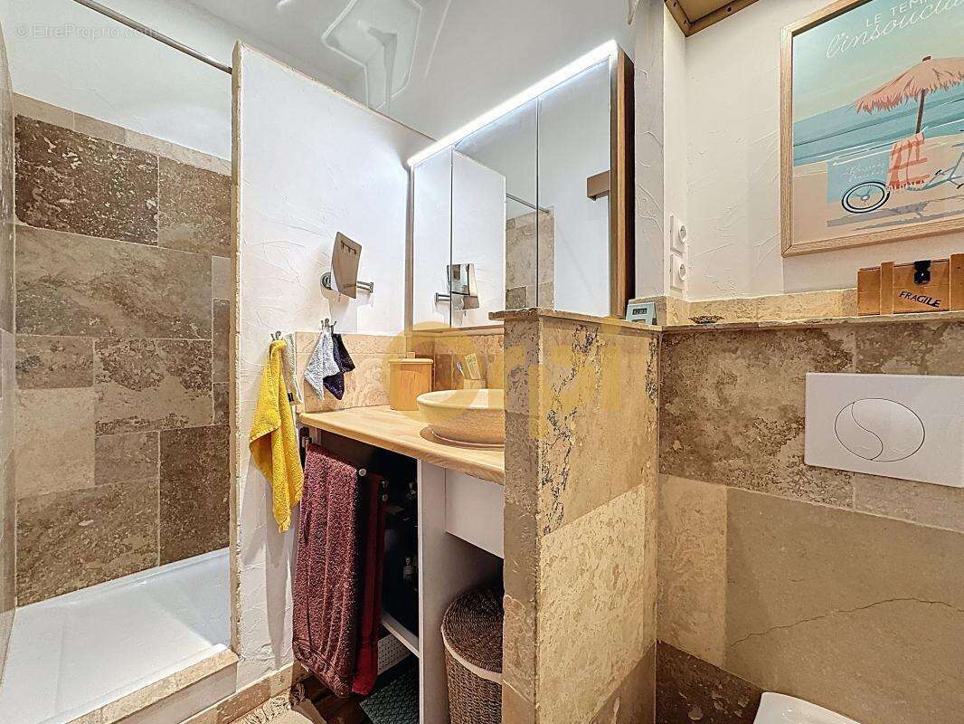 Appartement à ROQUEBRUNE-SUR-ARGENS