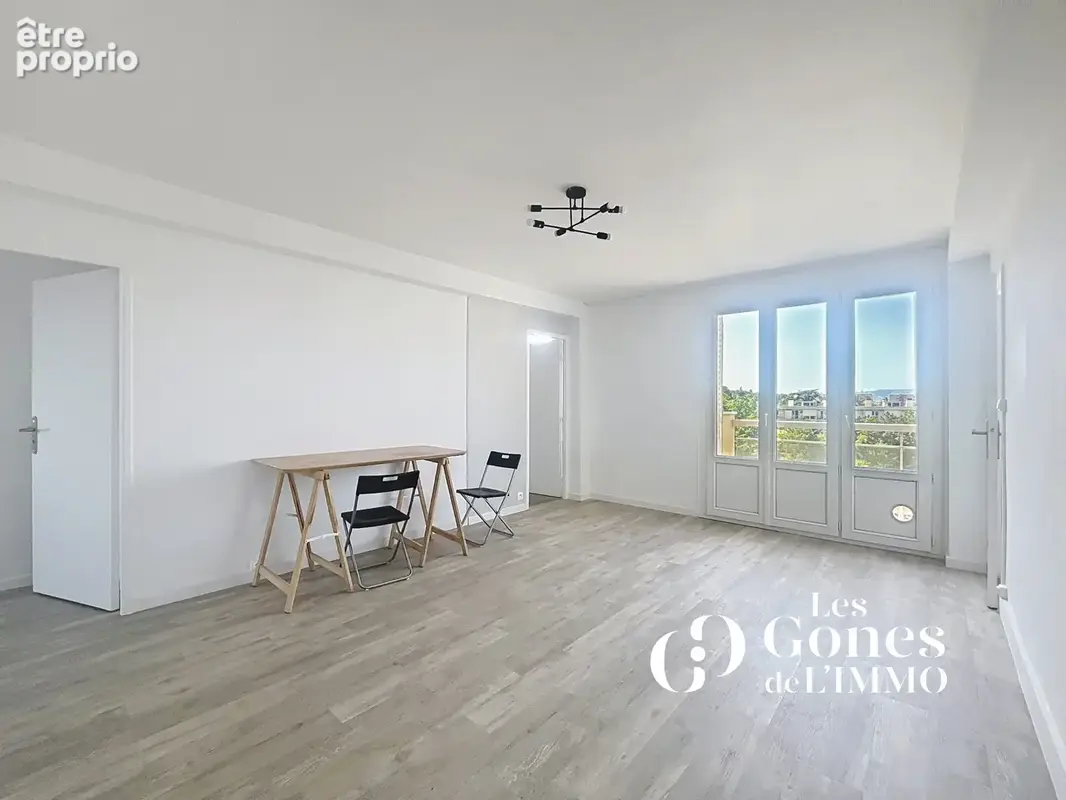 Les Gones de l’Immo vous présentent   Appartement 5 pièces de 81 m2 à Sainte-Foy-lès-Lyon   240 000 € - photo 2