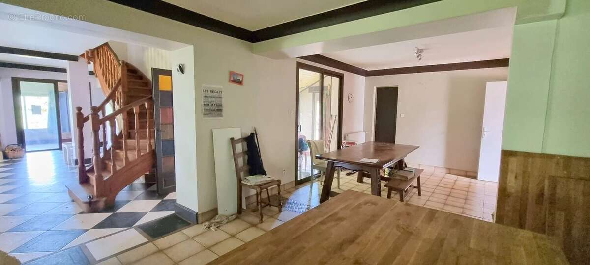 Ensemble immobilier maison de 265 m² hab avec dépendances  sur  1 Ha - photo 7